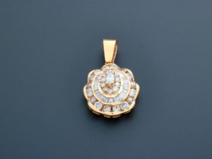 Private: Lot #HB30-002 – 14k Yellow Gold and Diamonds Necklace Pendant Jewelry Diamonds