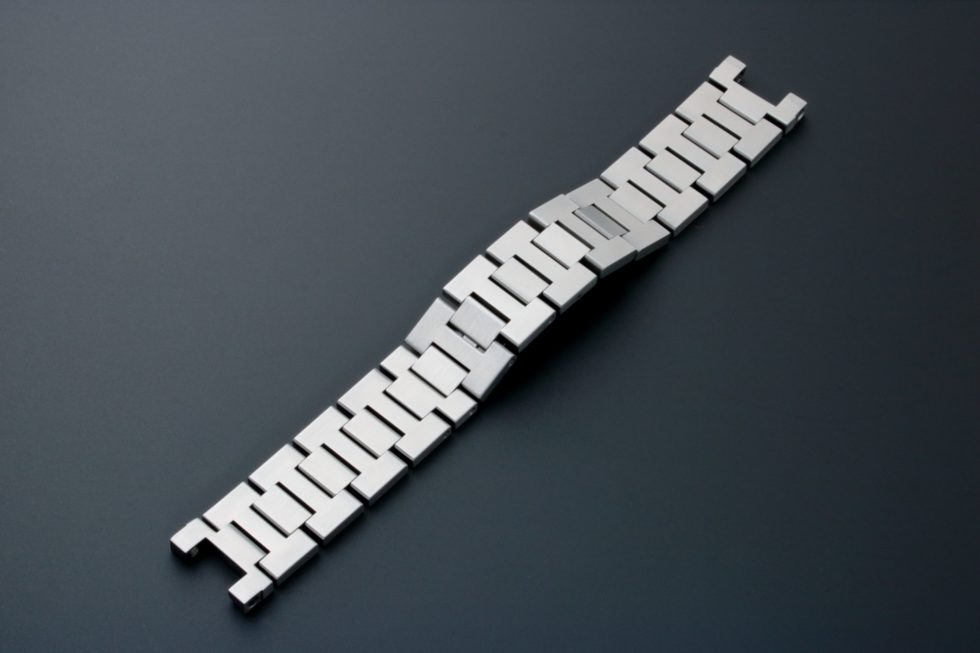 Cartier Pasha Watch Bracelet 18MM 150MM – Baer Bosch Auctioneers