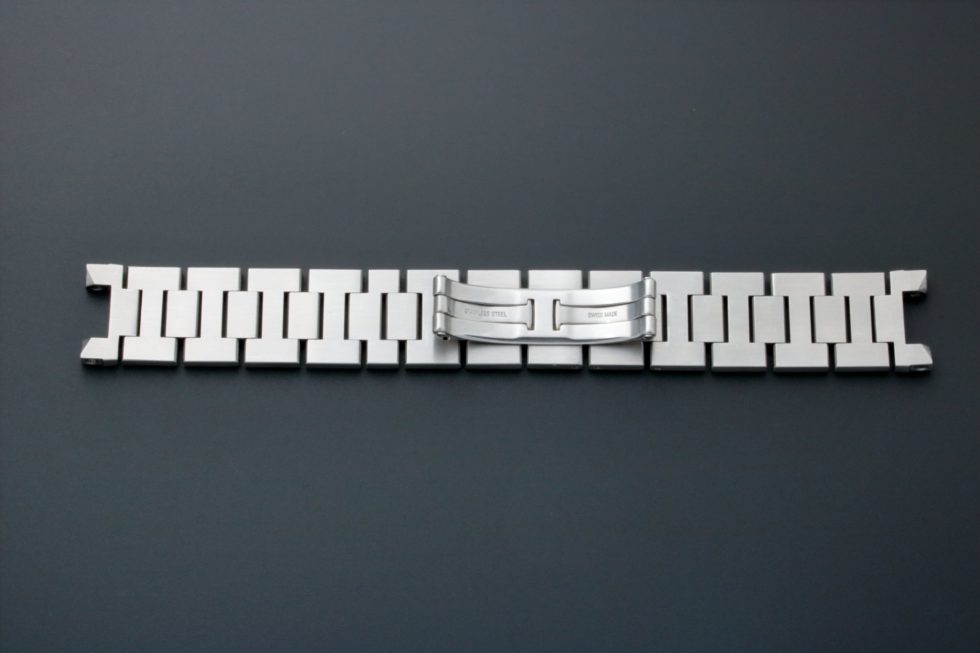 Cartier Pasha Watch Bracelet 18MM 150MM – Baer Bosch Auctioneers