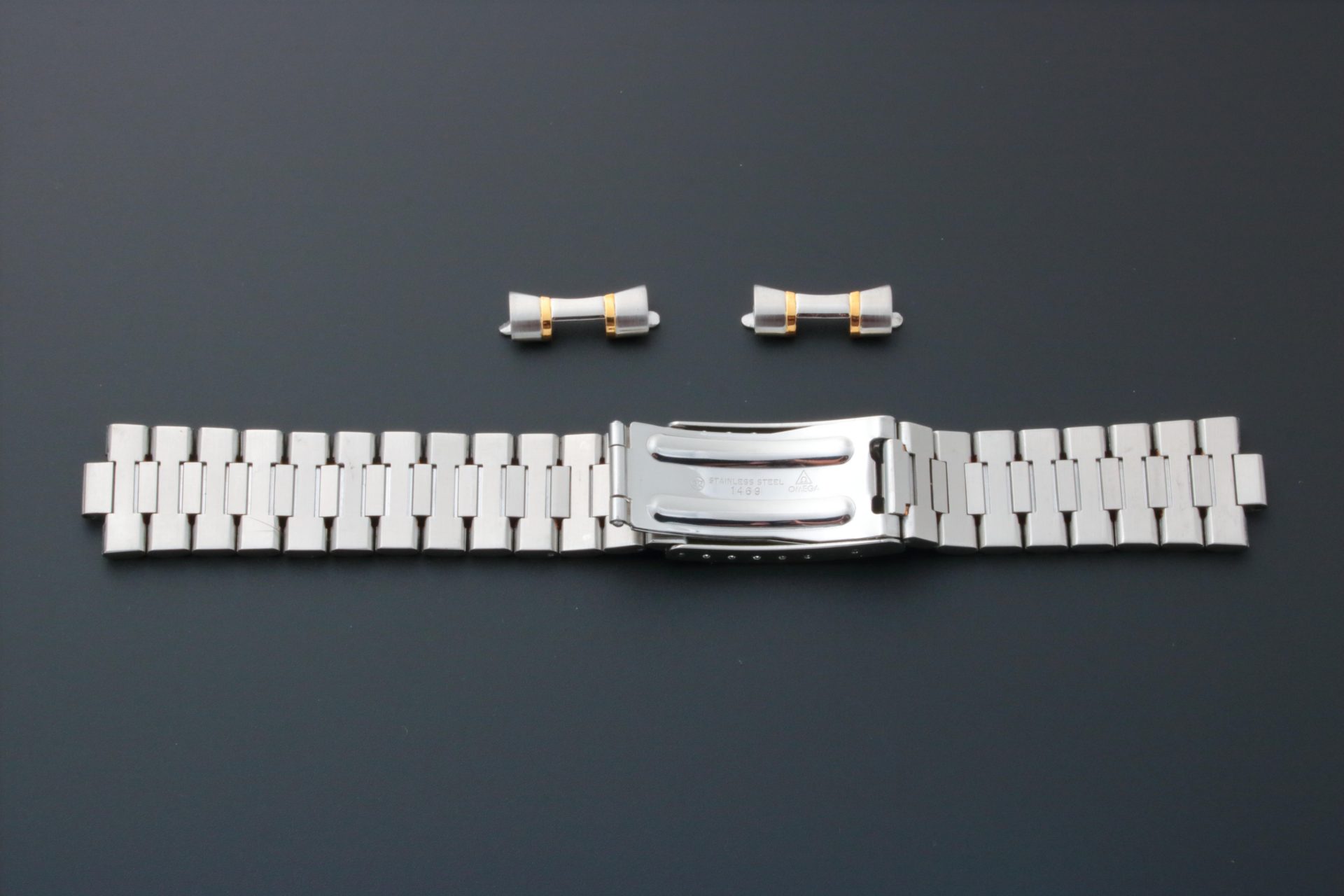 Lot #3873A – Omega Speedmaster Tutone Watch Bracelet 1469/813 18MM Lot #3873A – Omega Speedmaster Tutone Watch Bracelet 1469/813 18MM Omega Lot #3873A – Omega Speedmaster Tutone Watch Bracelet 1469/813 18MM Omega Omega