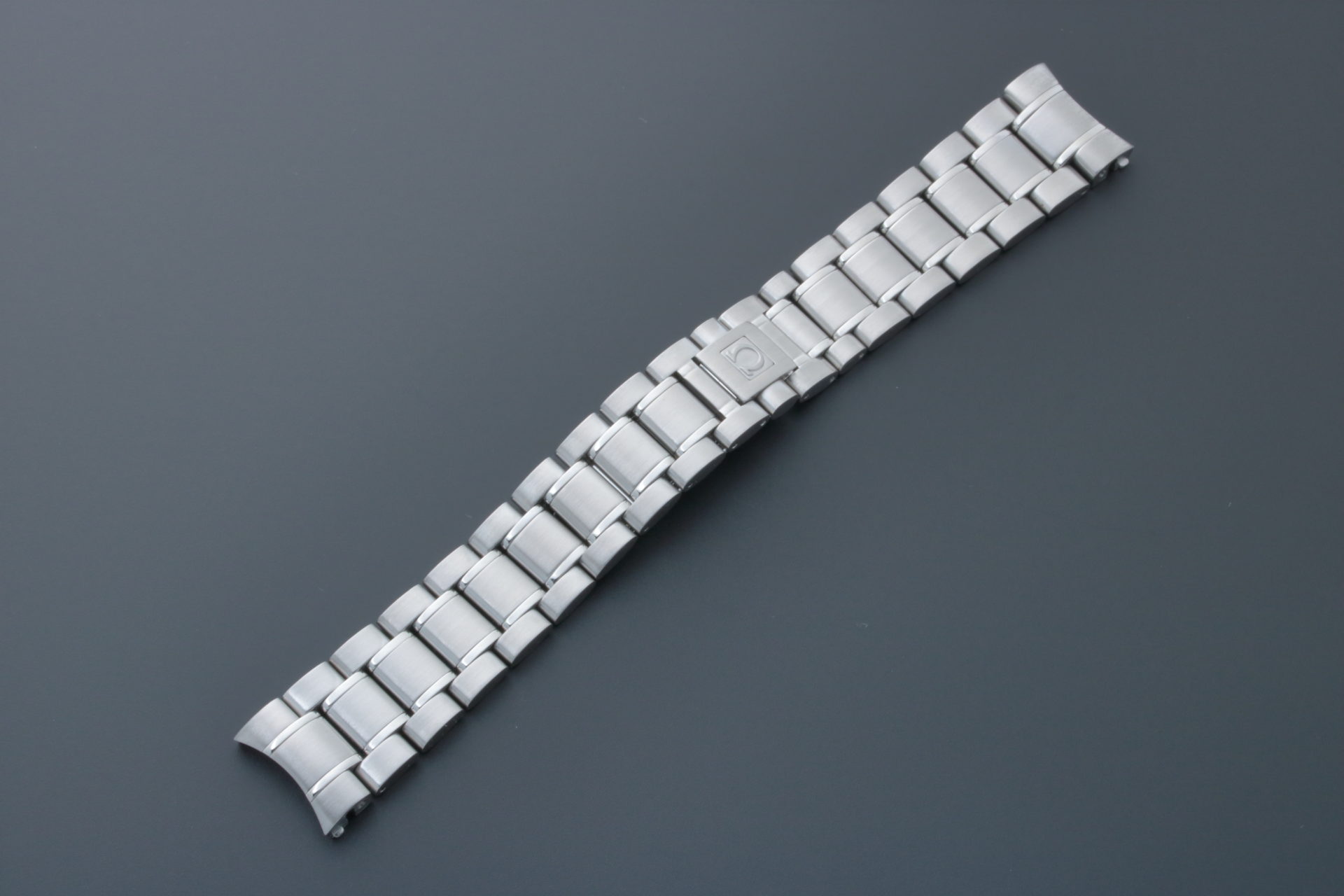 Lot #6340A – Omega Speedmaster 18MM 1562/850 Watch Bracelet Lot #6340A – Omega Speedmaster 18MM 1562/850 Watch Bracelet Omega Lot #6340A – Omega Speedmaster 18MM 1562/850 Watch Bracelet Omega Omega 1562/850