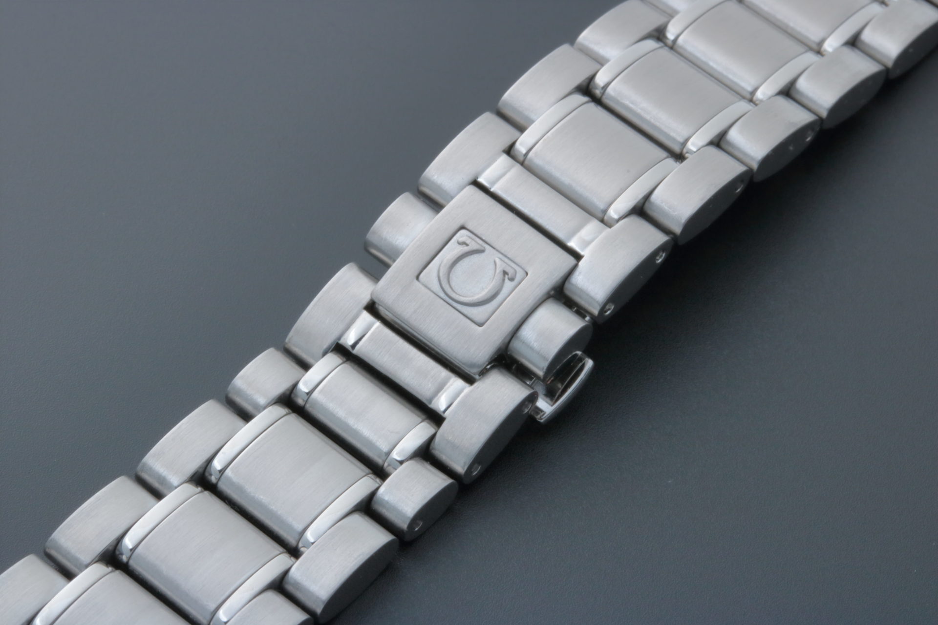 Lot #6340A – Omega Speedmaster 18MM 1562/850 Watch Bracelet Lot #6340A – Omega Speedmaster 18MM 1562/850 Watch Bracelet Omega Lot #6340A – Omega Speedmaster 18MM 1562/850 Watch Bracelet Omega Omega 1562/850