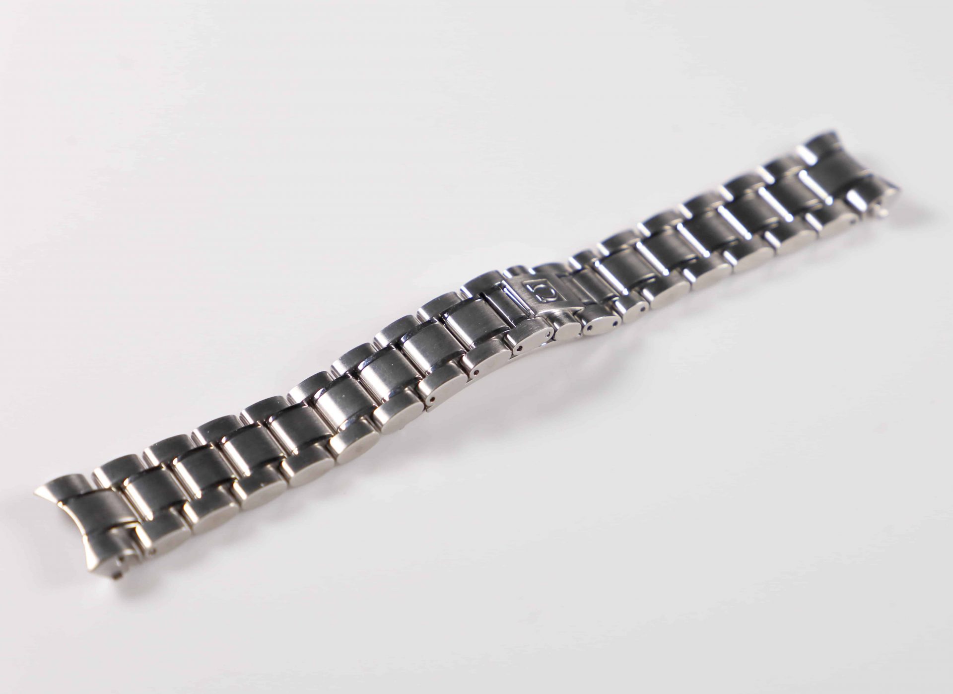 Lot #6401 – Omega Dynamic 1572/880 Watch Bracelet 19MM Lot #6401 – Omega Dynamic 1572/880 Watch Bracelet 19MM Omega Lot #6401 – Omega Dynamic 1572/880 Watch Bracelet 19MM Omega Omega 1572/880