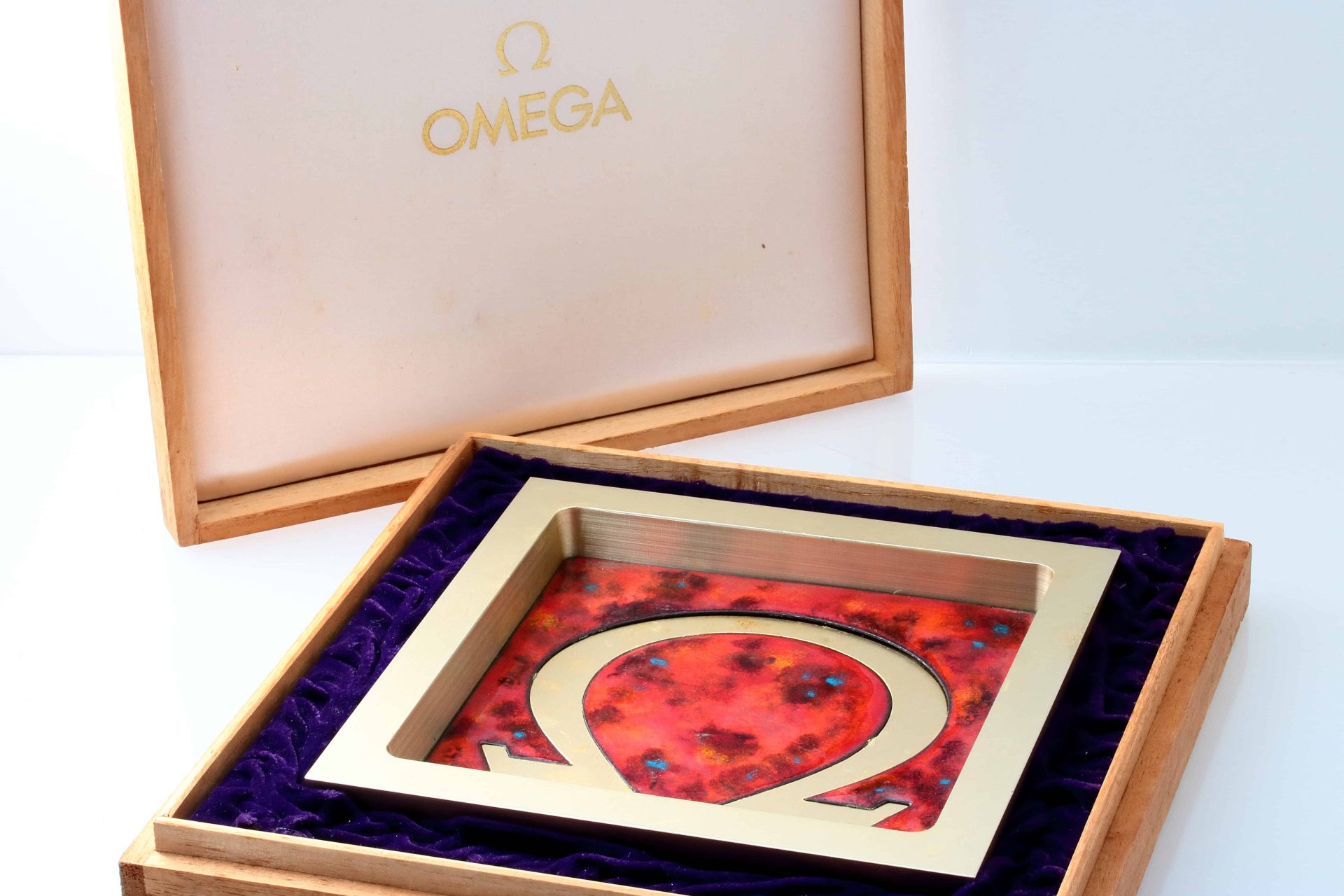 Lot #13457 – Vintage Omega Red Ceramic Ashtray Rare Lot #13457 – Vintage Omega Red Ceramic Ashtray Rare Rarities Lot #13457 – Vintage Omega Red Ceramic Ashtray Rare Rarities Ashtray