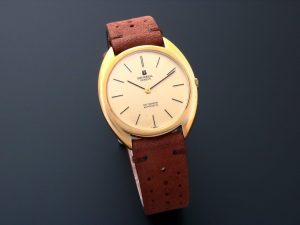 Private: Lot #14120 – Vintage Universal Geneve Gilt Shadow Automatic Watch 566101 566101 Universal Geneve