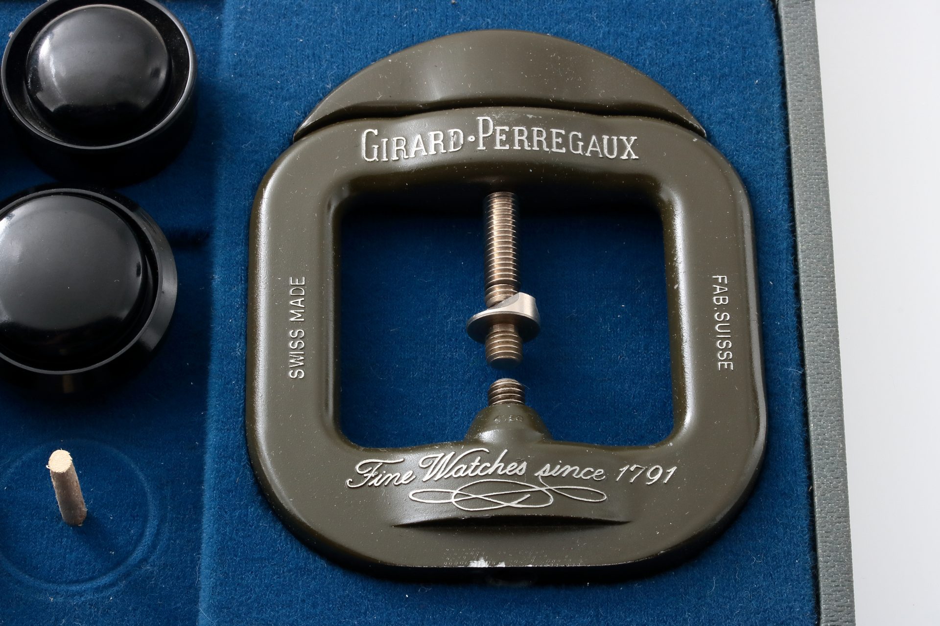 Lot #13405 – Vintage Girard Perregaux Presto Press Tool Kit Lot #13405 – Vintage Girard Perregaux Presto Press Tool Kit Watch Tools Lot #13405 – Vintage Girard Perregaux Presto Press Tool Kit Watch Tools Girard Perregaux Bakelite Tools
