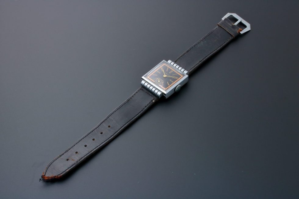 Lot 14693 – Vintage Gents Consul Fancy Shrouded Lugs Watch – Baer & Bosch Watch Auctions