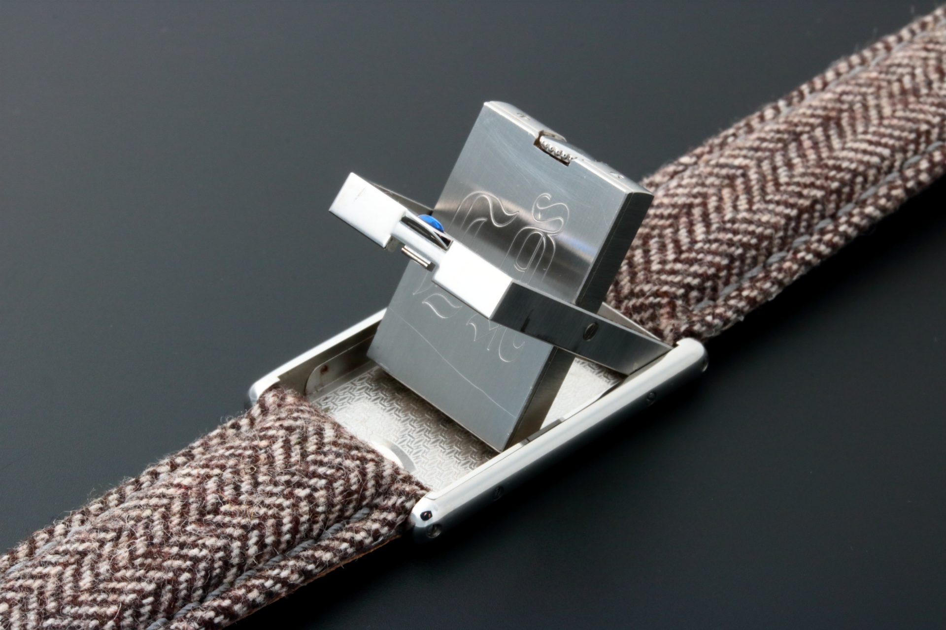 Lot #AN3923 – Cartier Tank Basculante Mechanical Watch 2390 Lot #AN3923 – Cartier Tank Basculante Mechanical Watch 2390 Cartier Lot #AN3923 – Cartier Tank Basculante Mechanical Watch 2390 Cartier Cartier