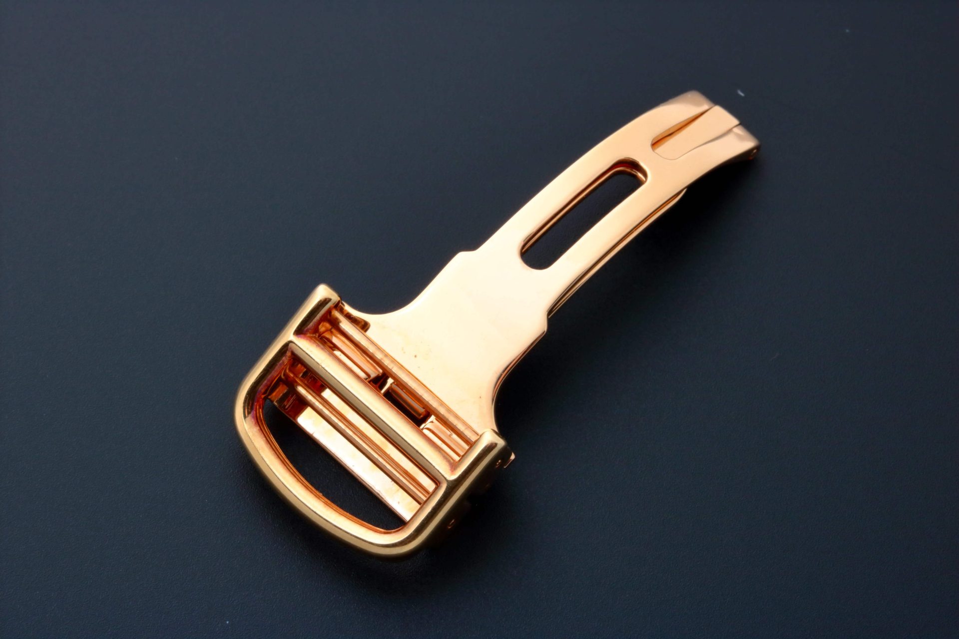 Lot #AN3968A – Cartier 18k Yellow Gold Deployant Buckle 16MM Lot #AN3968A – Cartier 18k Yellow Gold Deployant Buckle 16MM Watch Bracelets Lot #AN3968A – Cartier 18k Yellow Gold Deployant Buckle 16MM Watch Bracelets Cartier
