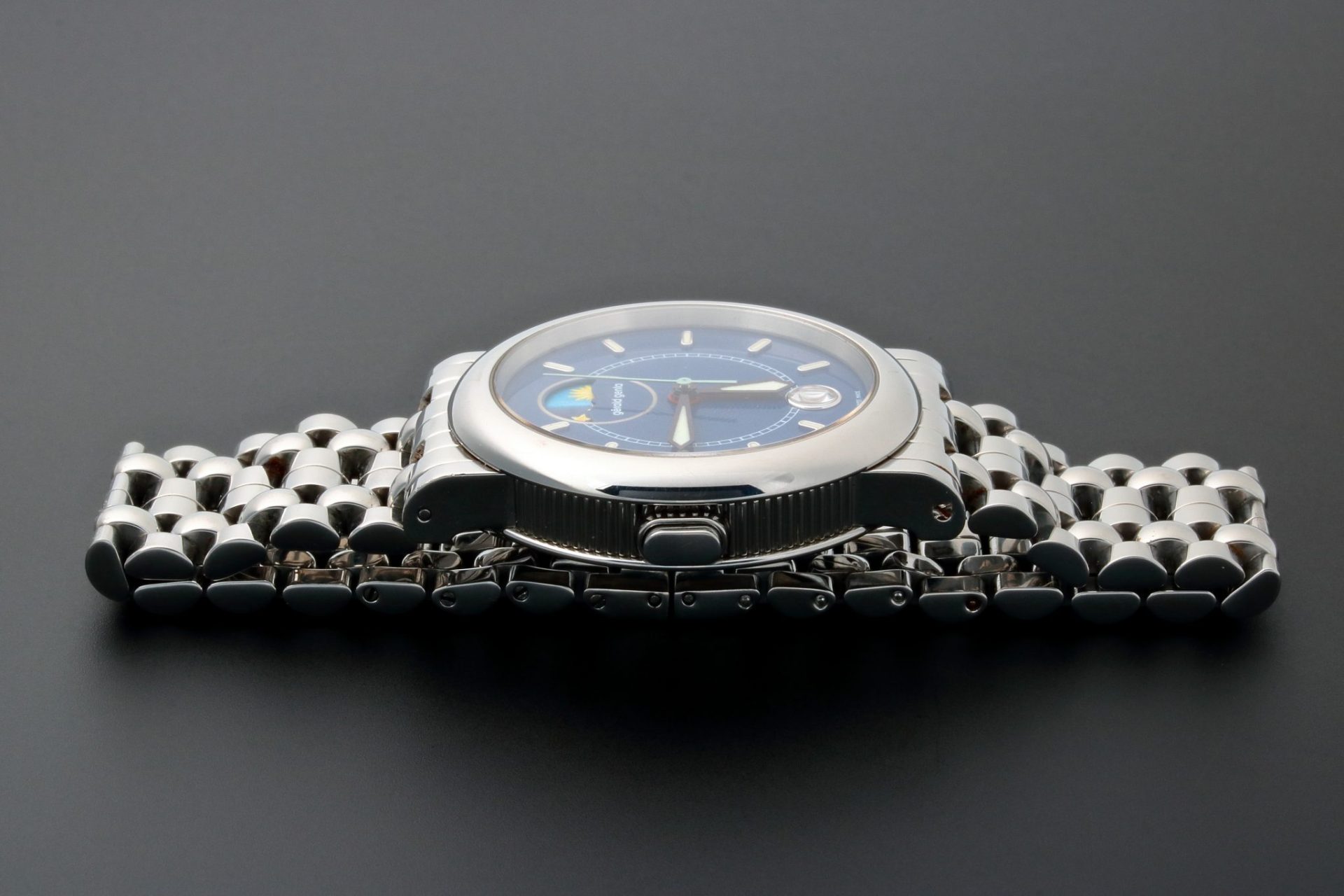 Lot #AN3167 – Gerald Genta Night and Day GMT Watch G.3707 Lot #AN3167 – Gerald Genta Night and Day GMT Watch G.3707 Gerald Genta Lot #AN3167 – Gerald Genta Night and Day GMT Watch G.3707 Gerald Genta Acquire Now